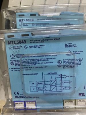 MTL5049 يعزل ويعبر على إشارتين 4/20mA من وحدة تحكم تقع في المنطقة الآمنة إلى اثنين من الأحمال تقع في المنطقة الخطرة.